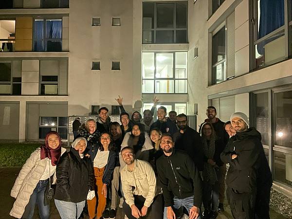 與德國斯圖加特應用科技大學學生互動